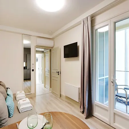 شقة Cosy With Balcony - 2br 6p- La Roquette *